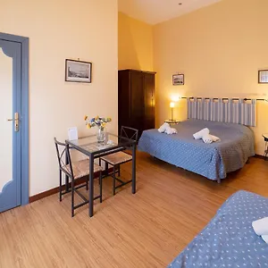 Medina H. Centro, By Clapa Group נאפולי